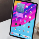 An image of an iPad Air that shows the user interface of the iPadOS. This image is used for an article about the advantages and disadvantages of iPadOS.