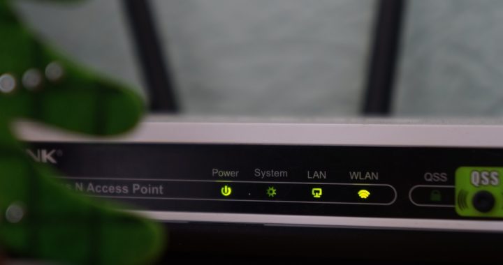 An image of a Wi-Fi router.